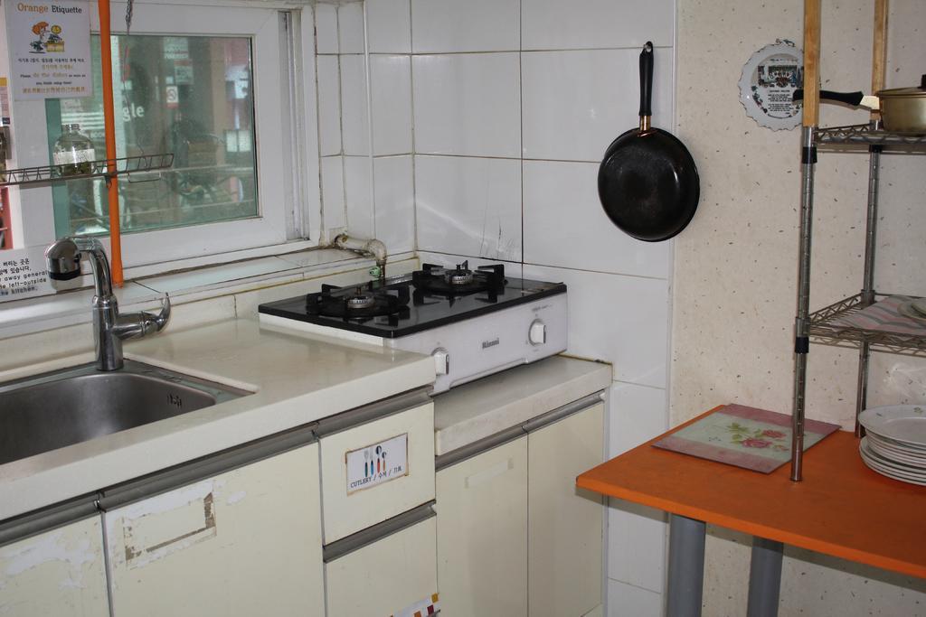 Hongdae Orange Guesthouse Seoul Bagian luar foto
